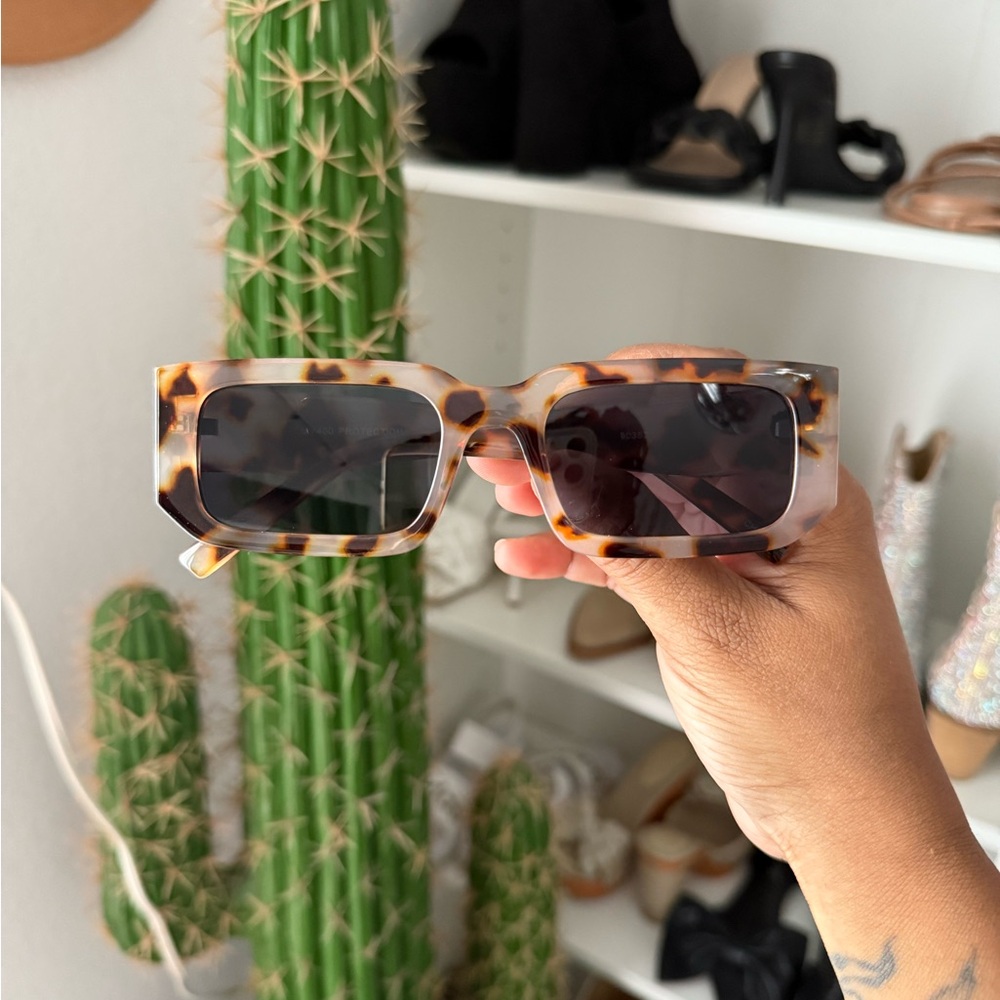 SOLD Rectangular Tortoise Print Sunglasses - Picture 7 of 9